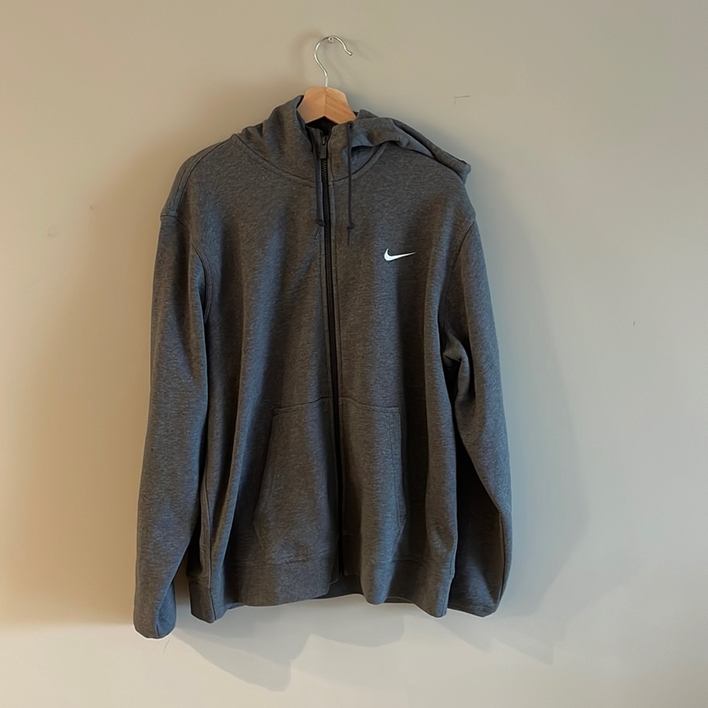 Men’s Nike zip-up hoodie